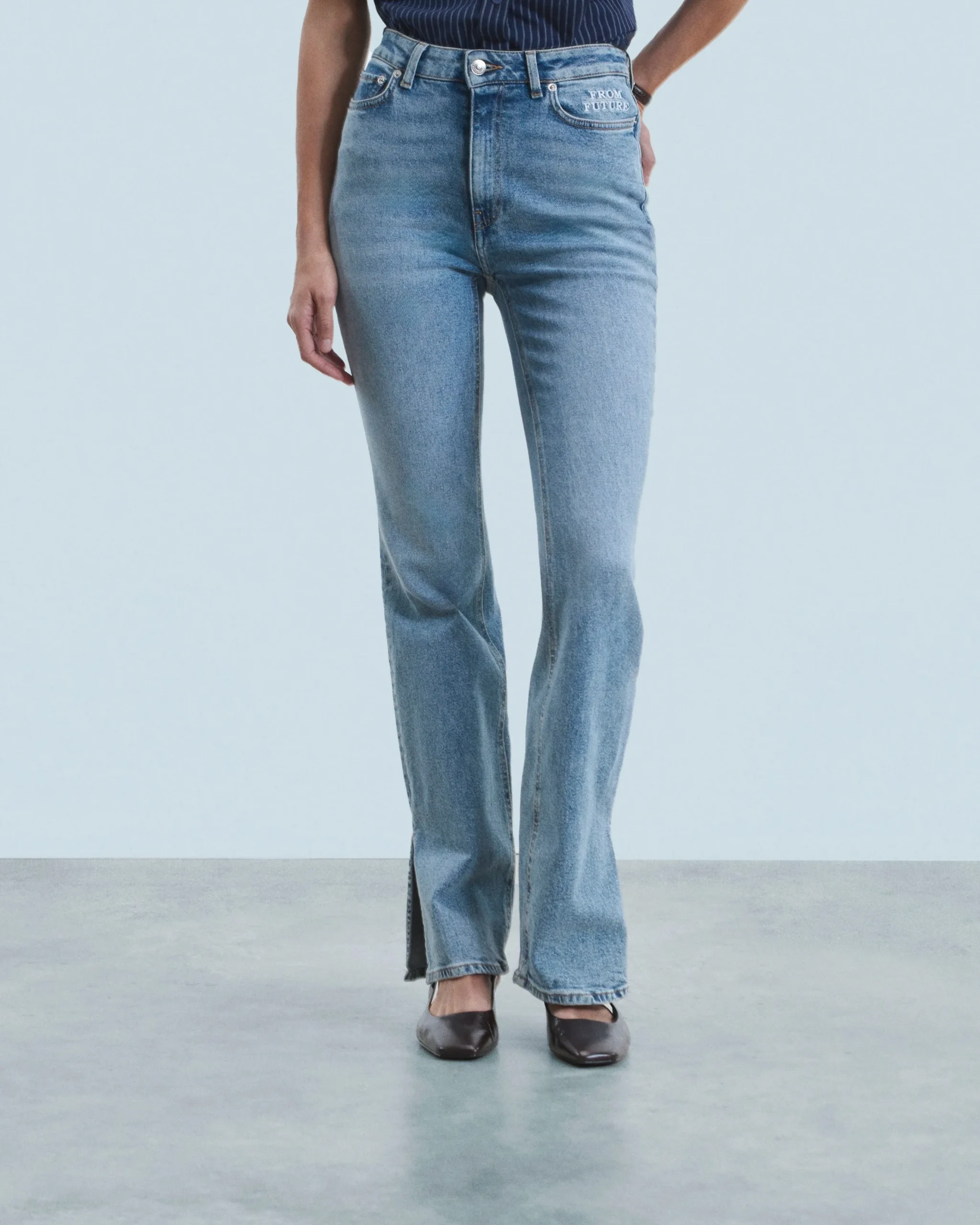 joe_jean_bootcut_fente_2-1.webp Joe Jean Bootcut Fente^FROM FUTURE Best Sale