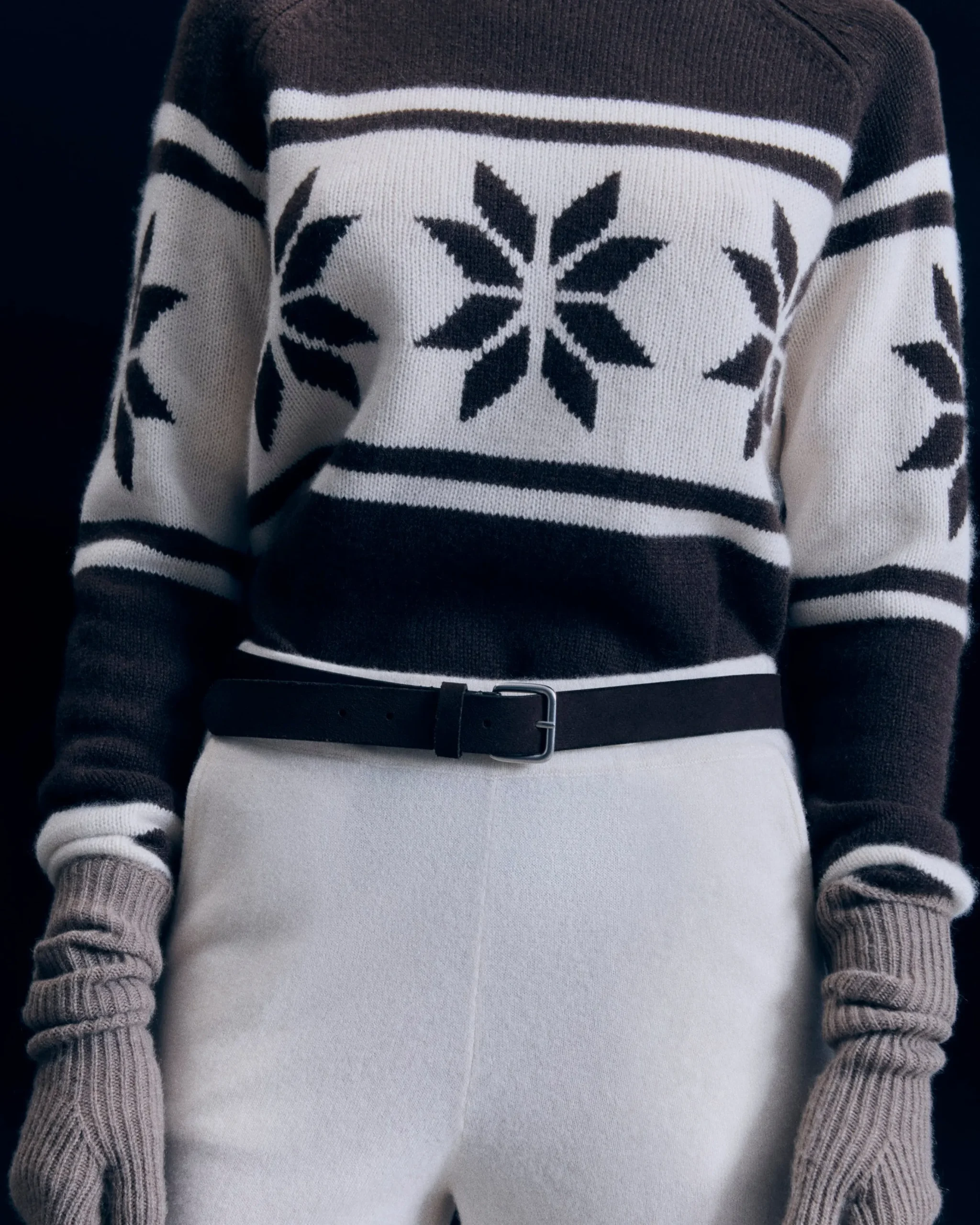 pull_col_montant_flocons_1.webp Pull Col Montant Flocons^FROM FUTURE Fashion