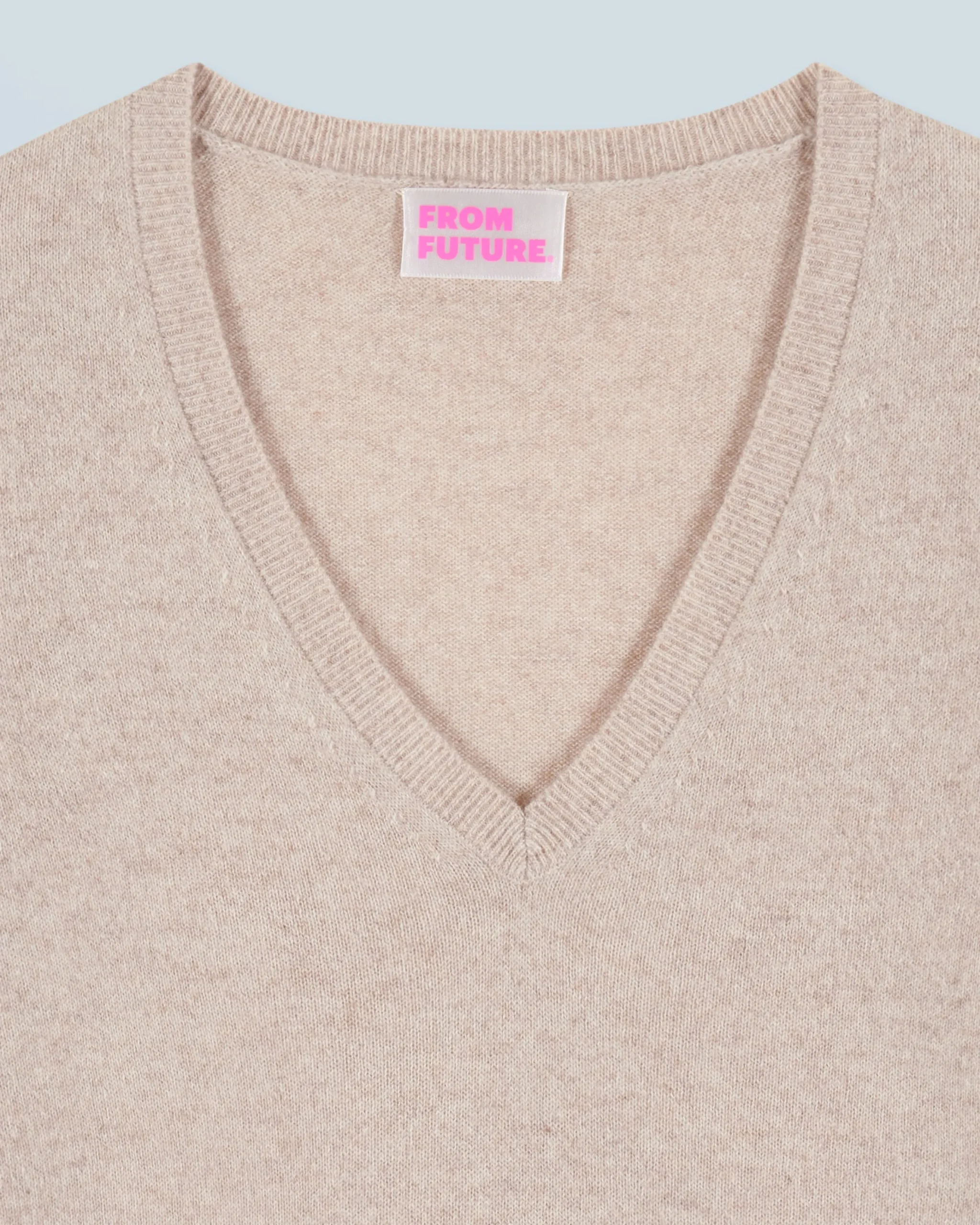 pull_col_v_basique_1-3.webp Pull Col V Basique^FROM FUTURE Shop