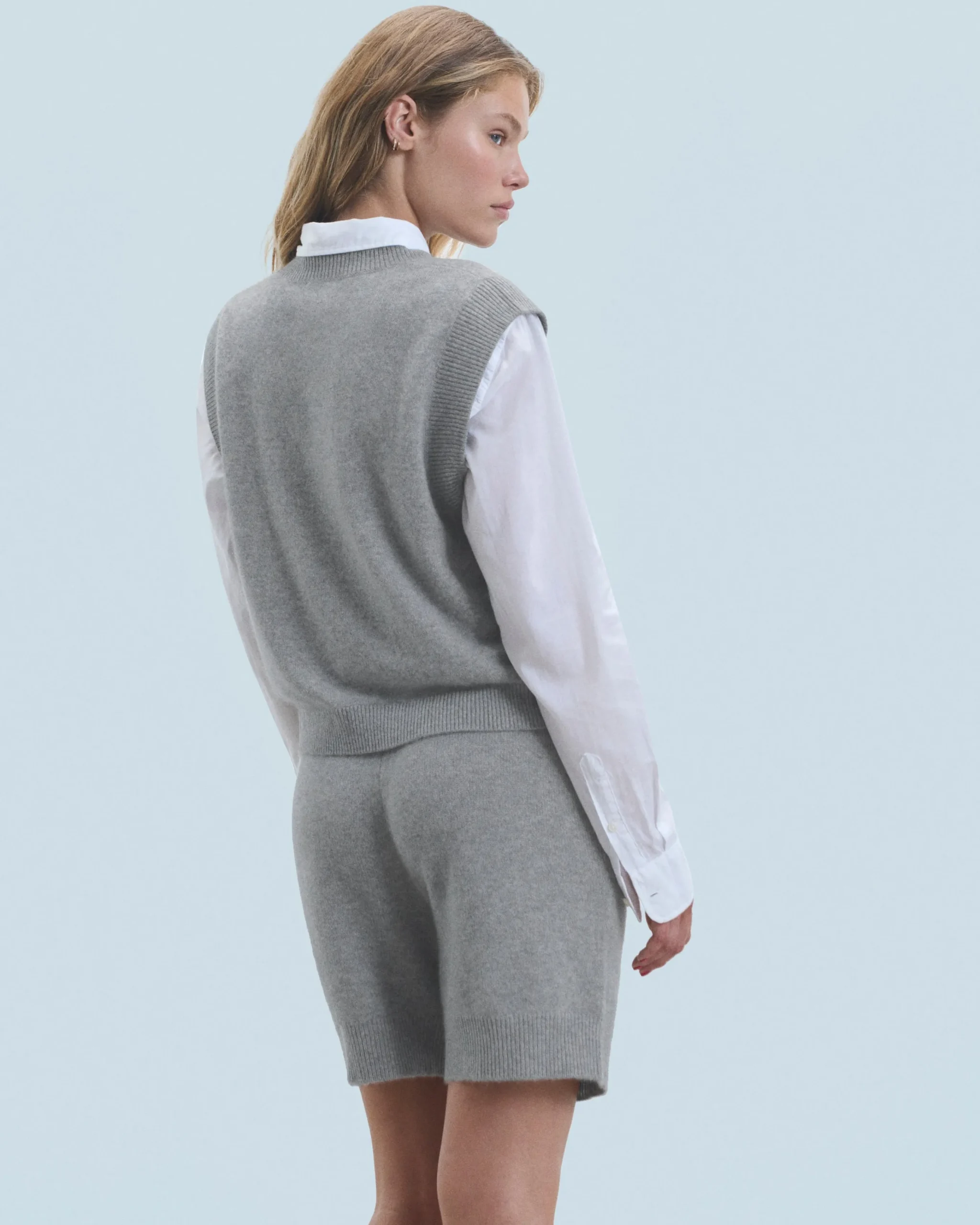 pull_sans_manches_coeur_lger_3-1.webp Pull Sans Manches Coeur Léger^FROM FUTURE Shop