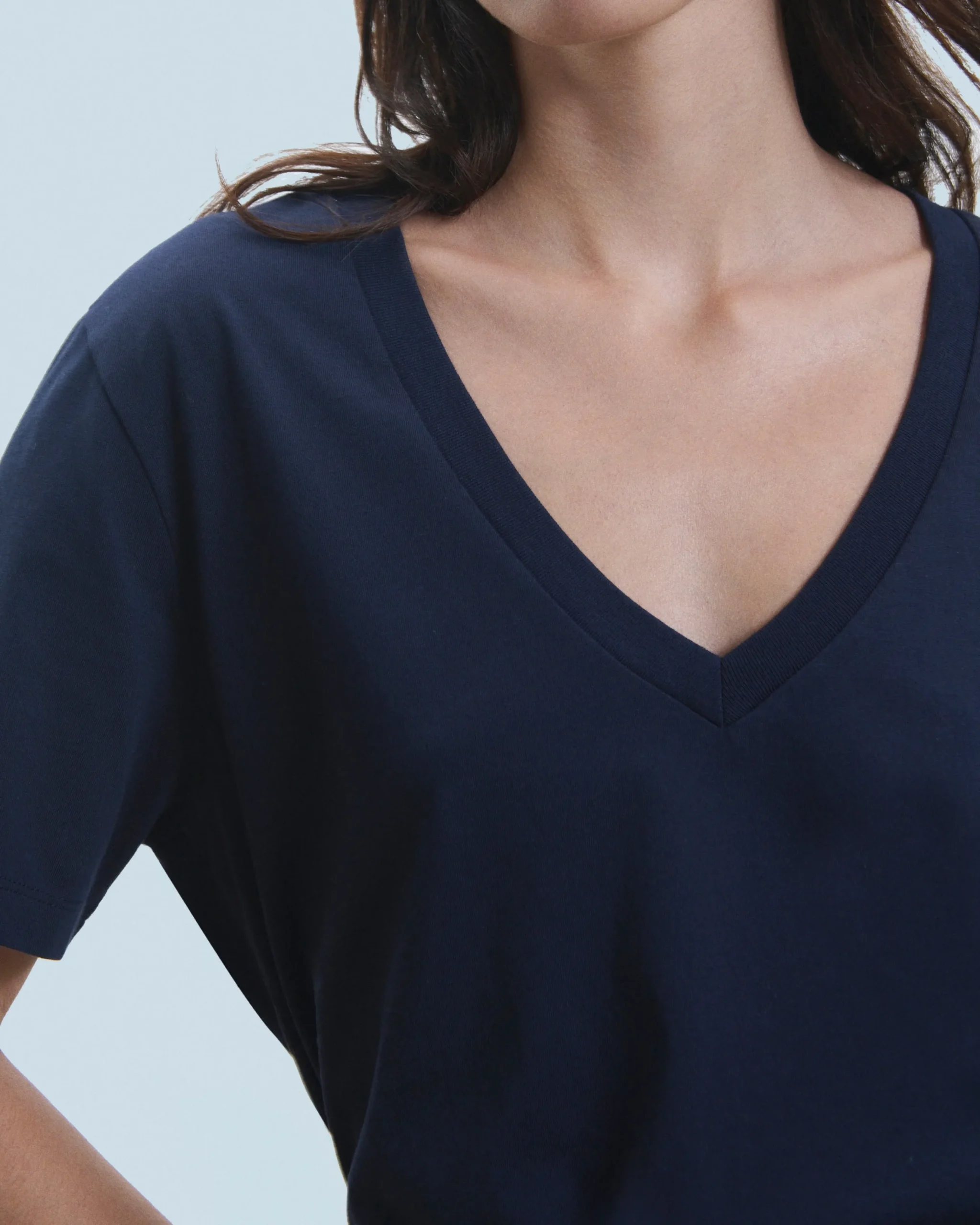 tshirt_col_v_manches_courtes_1.webp T-shirt Col V Manches Courtes^FROM FUTURE Outlet
